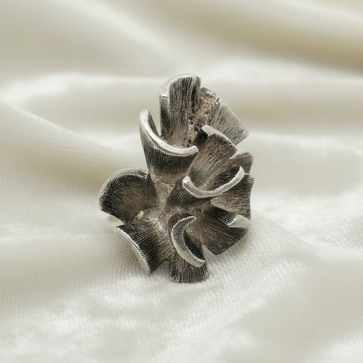 1960s Vintage Brutalist Ring: Industria Argentina front on velvet.