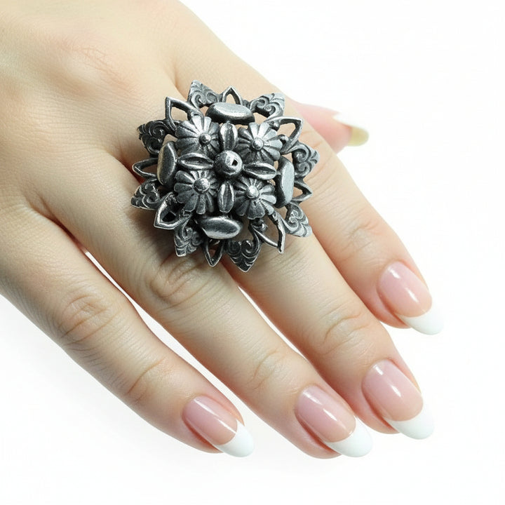 Vintage Silver Cannetille Floral Ring on hand.