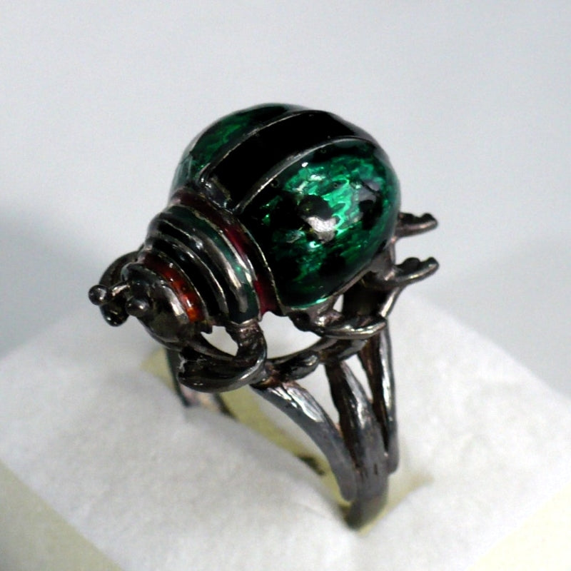 1950s Vintage Beetle Insect Ring in Silver with Green Enamel Wings.