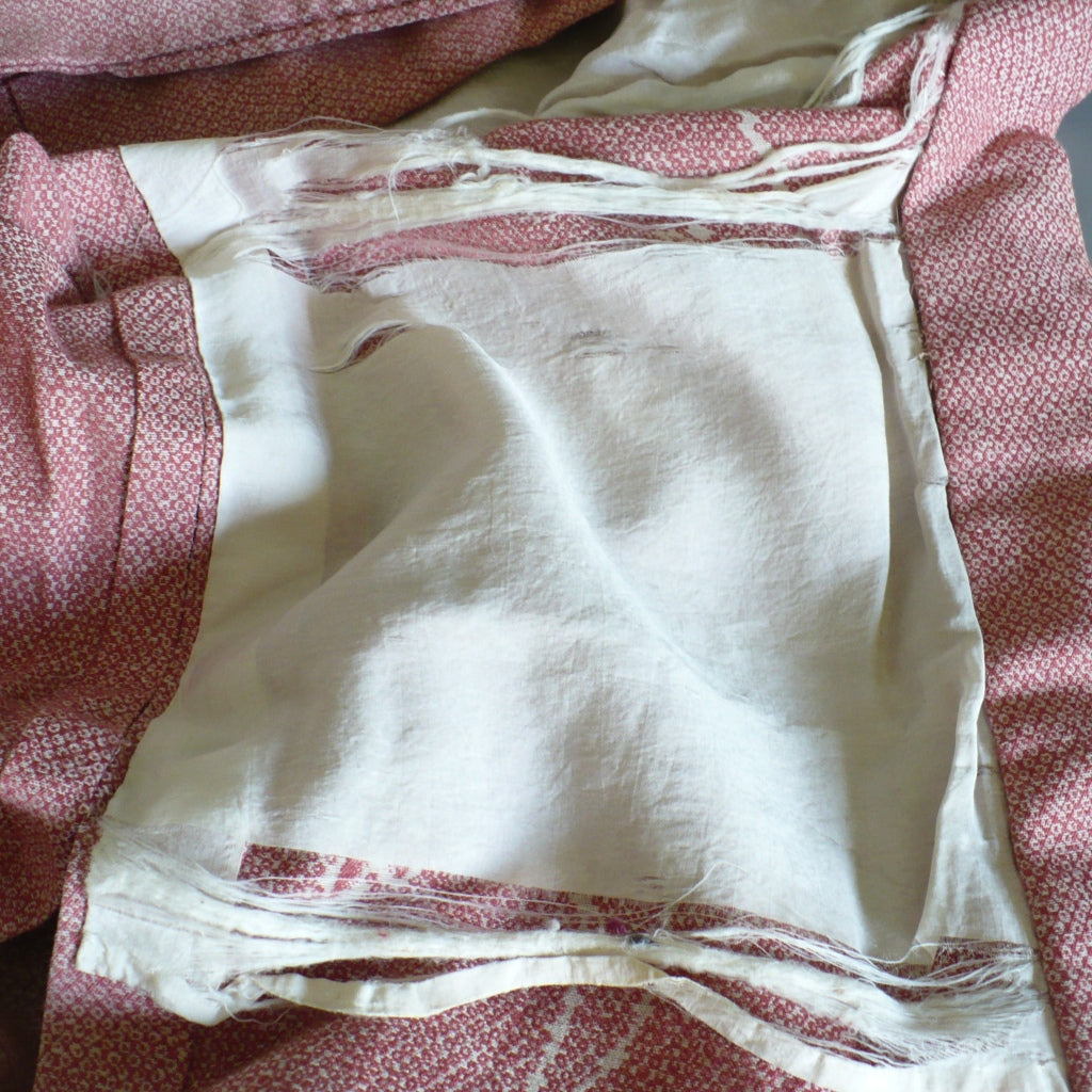 A close up of the interior shoulder lining fabric showing it is shattered.