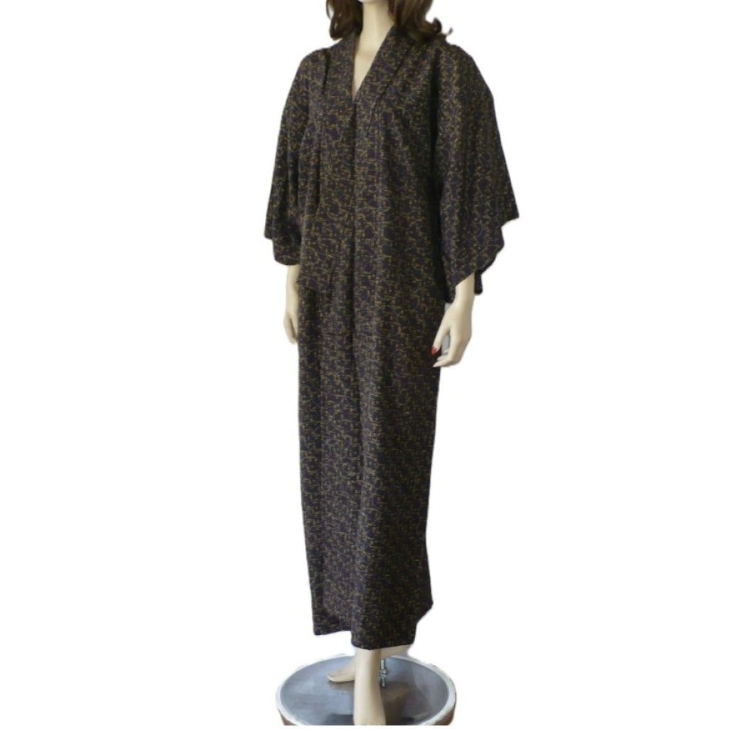 1960s Shōwa Rayon Chirimen Hitoe Kimono side view.