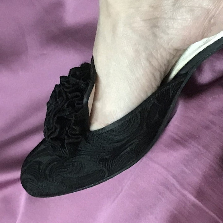 B6.5 (6 1/2 B) Daniel Green Boudoir Slippers