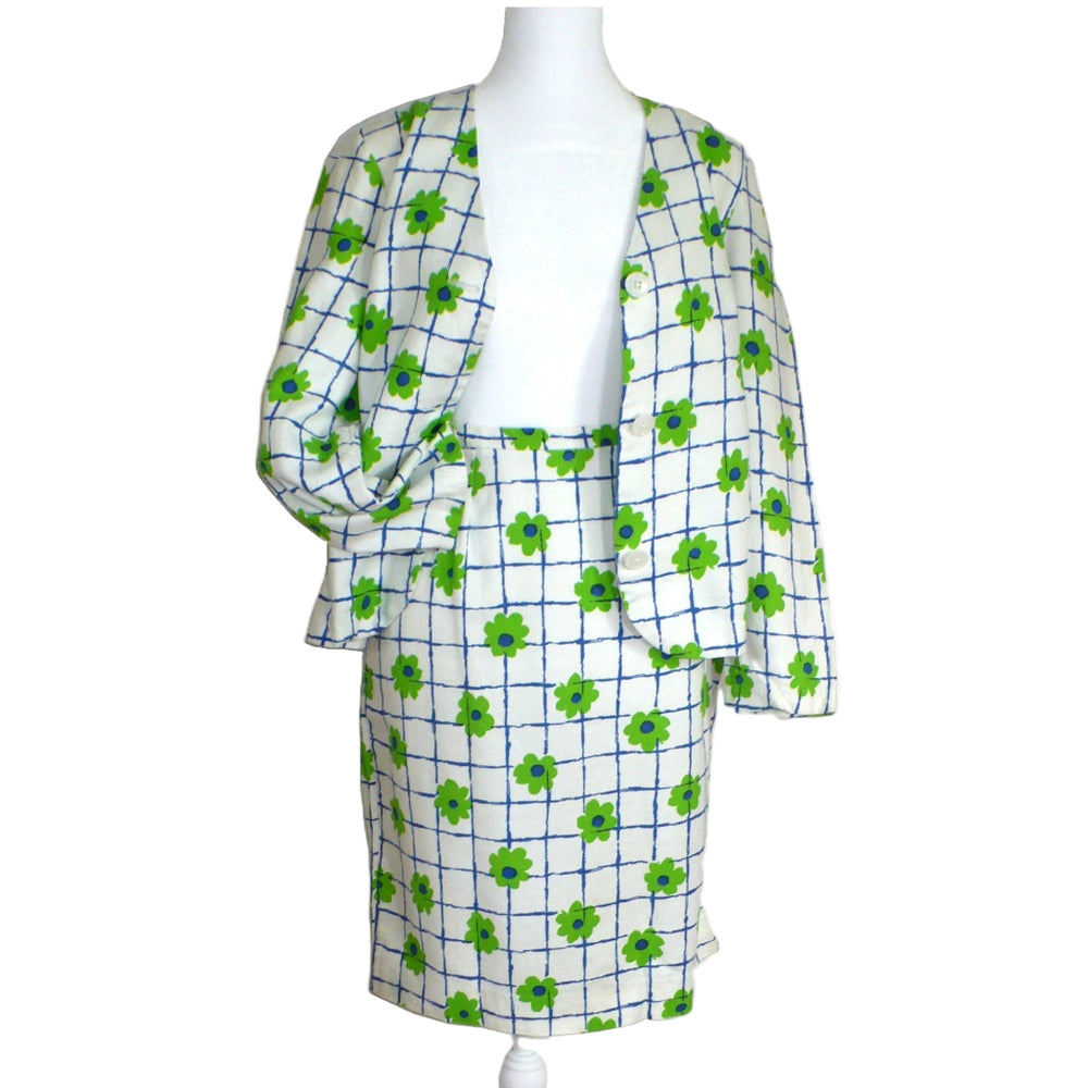 1970s Vintage Mod Flower Power Lattice Print Boxy Jacket Skirt Suit on dress form.