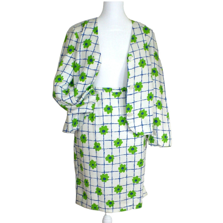 1970s Vintage Mod Flower Power Lattice Print Boxy Jacket Skirt Suit on dress form.