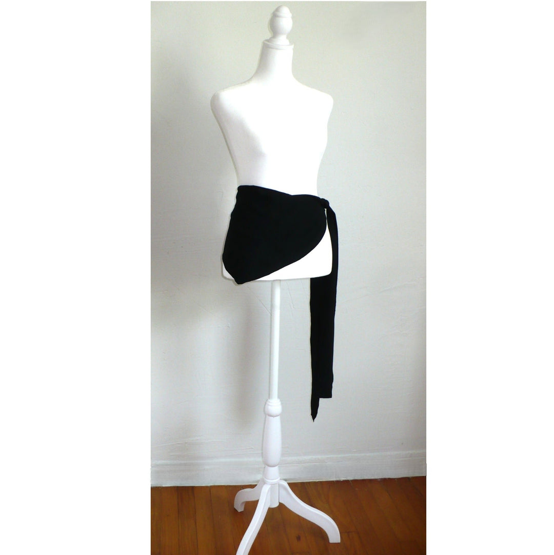 1940s Vintage Black Pebble Crepe Rayon Sash.