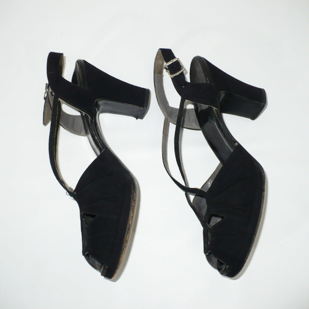 Vintage 1940s Victory Peep-Toe Heels, Ration-Era Collectible Footwear.