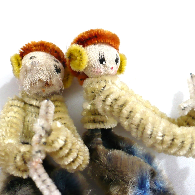 1950s Japan Pipe Cleaner Golfer Dolls – Vintage Chenille Bendy Dolls closeup of faces showing the one on the left has damage.
