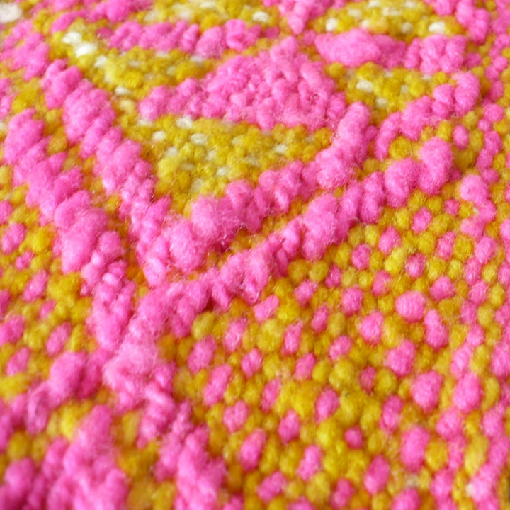 1960s Handwoven Mapuche Table Runner: Close-up.