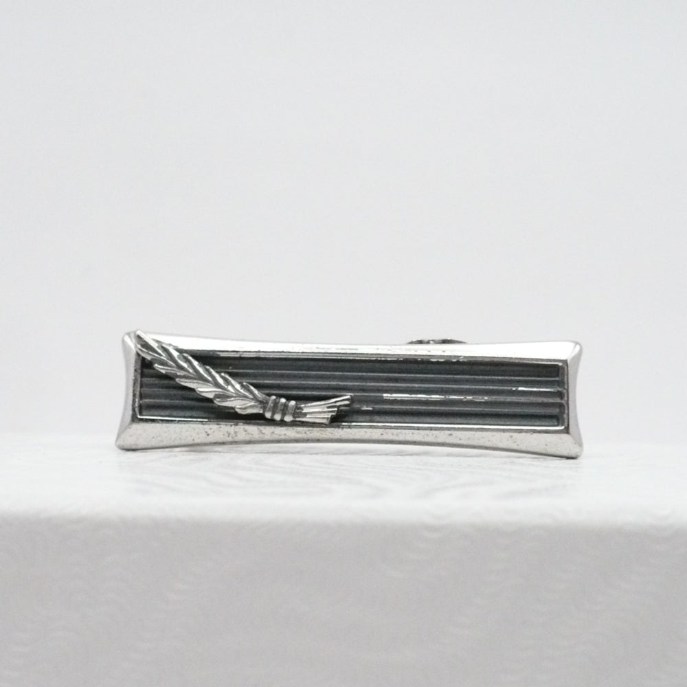 1960s Silver Tone Tie Clip with Wheat Design – Vintage Narrow Shorty Bar for Men.