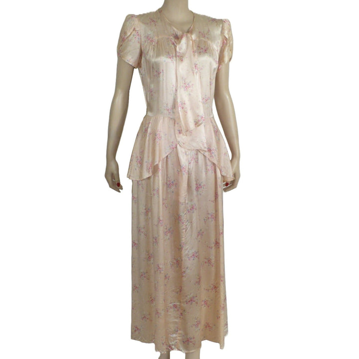 1940s Vintage Liquid Satin Floral peplum Dressing Gown Lounger. 
