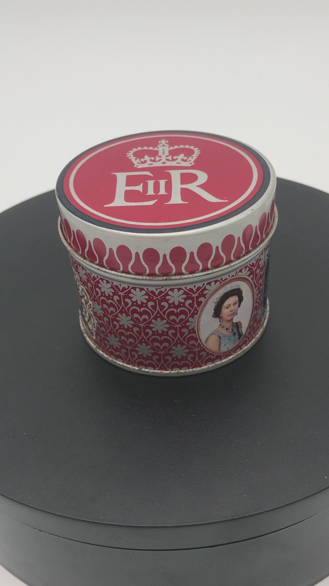 1977 Queen Elizabeth II Silver Jubilee Matchbox Tin on a rotating base.