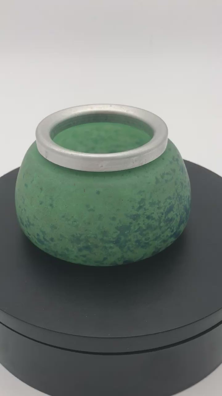 Verre Nuage Hair Receiver Video of rotating platform showing the piece.