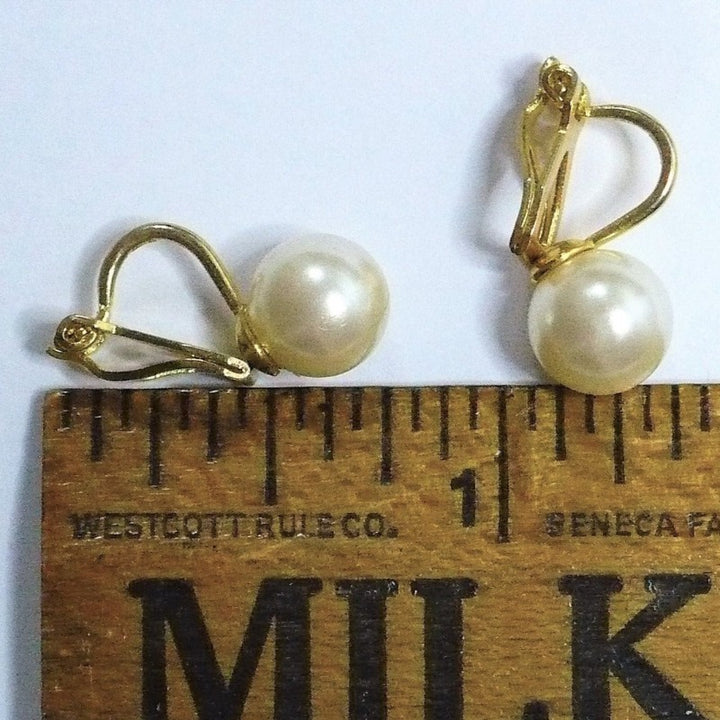 2000 Vintage 8mm Pearl Stud Earrings